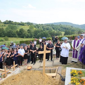 Biskup Šaško predvodio sprovodnu misu, a biskup Gorski sprovodne obrede za preminulog vlč. Josipa Kuzela